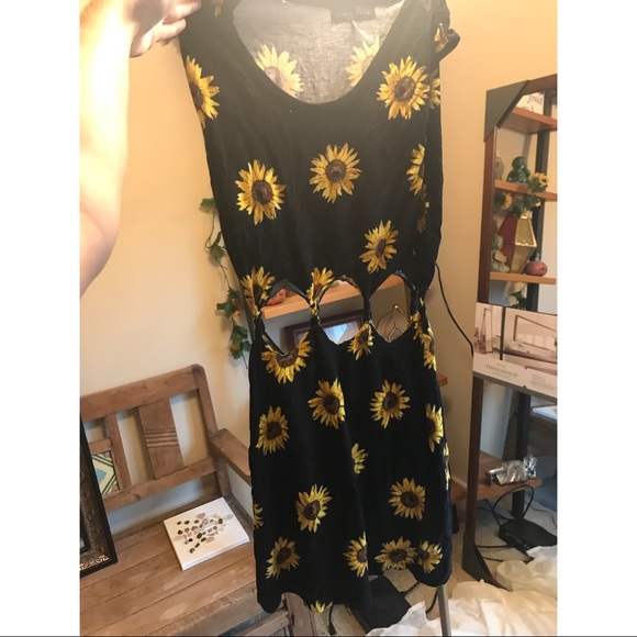 Kendall & Kylie Sunflower Dress - Picture 2 of 3